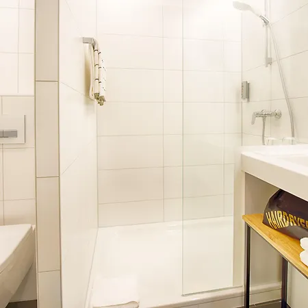 Loginn By Achat Hotel 3*