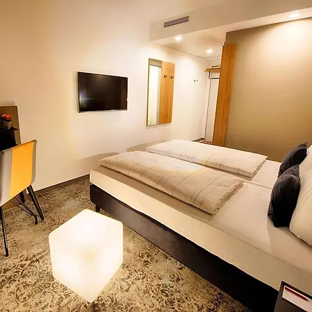 Loginn By Achat Hotel 3*