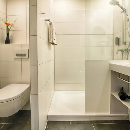 Loginn By Achat Hotel 3*